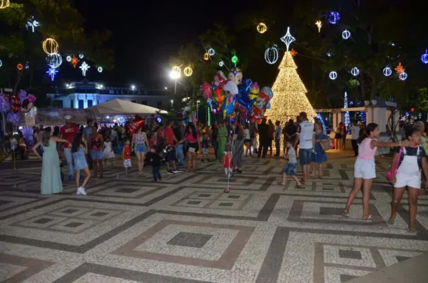 Decoração de Natal na Praça da Revolução será inaugurada neste sábado com surpresas