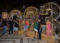 Ao lado de Gladson, prefeito Bocalom inaugura luzes de Natal