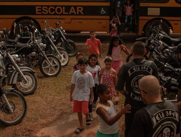 Membros de Moto Club no Acre fazem mobilização para arrecadar doações para famílias carentes (Foto: Arquivo pessoal)