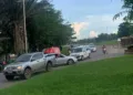 Alunos da Ufac protestam contra cortes feitos pelo governo federal e fecham BR-364 em Rio Branco