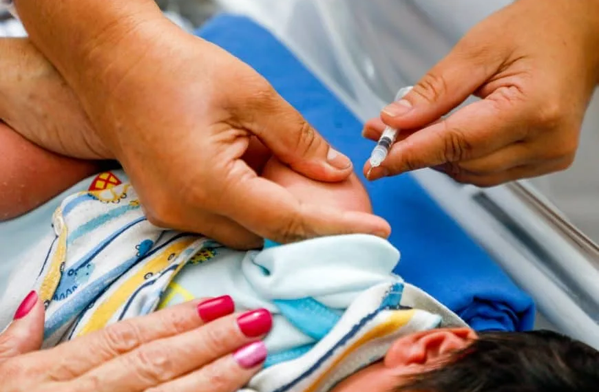 Apenas 108 crianças de 6 meses e menores de 3 anos foram imunizadas contra covid-19 em Rio Branco; Semsa teme estrago de vacinas