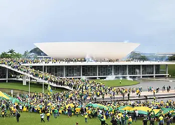 Bolsonaristas invadiram o Congresso Nacional neste domingo, 8 de janeiro Evaristo Sá/AFP