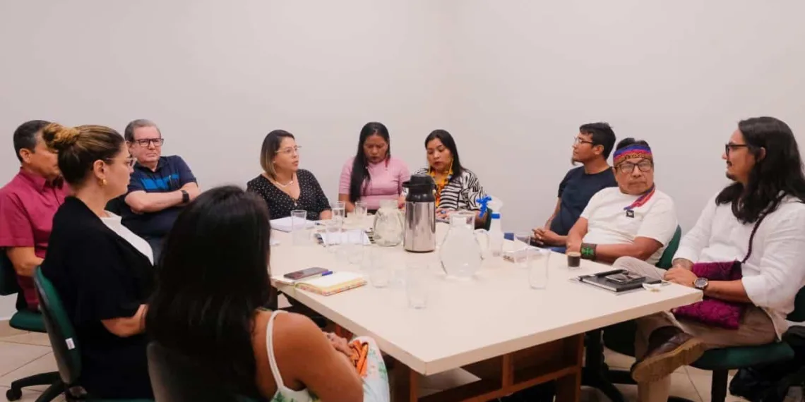 Secretária da Semapi se reuniu com lideranças indígenas para discutir criação de conselho. Foto: Alexandre-Cruz Noronha/Semapi.