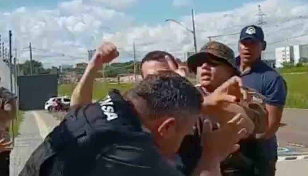 No dia 9 de janeiro de 2023, o jornalista acreano Ithamar da Silva Souza, foi agredido por um manifestante que estava sendo conduzido para a Superintendência da Polícia Federal no Acre (PRF).