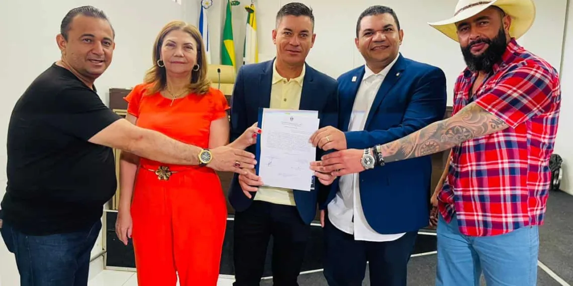 Nova mesa diretora da Câmara de Rio Branco é empossada para o biênio 2023-2024