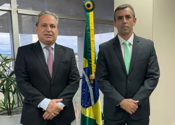 Da esquerda para a direita, secretário nacional de Segurança Pública, Francisco Tadeu Barbosa, e secretário de Segurança Pública do Acre, coronel José Américo Gaia. Foto: cedida
