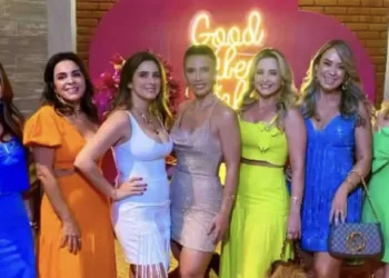 No cair da tarde do sábado e ao som de muita música, Raquel Poersch recebeu convidados para celebrar seu aniversário