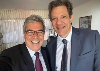 Jorge Viana e o ministro da Economia, Fernando Haddad (Foto: Arquivo Pessoal)