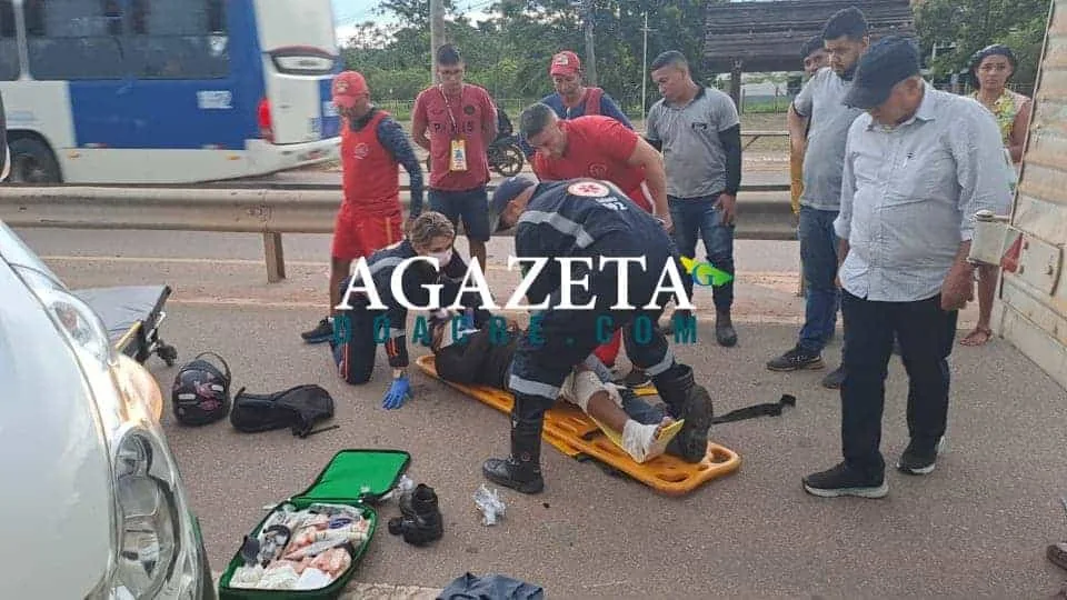 Acidente entre bicicleta, moto e caminhão deixa uma pessoa ferida em Rio Branco