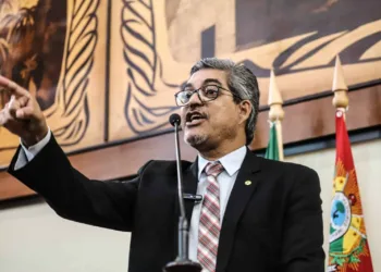 Edvaldo Magalhães repudia atos antidemocráticos em Brasília e defende posicionamento conjunto da Aleac