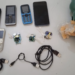 Criminosos jogam vasilhas de água sanitária com celulares para dentro do presídio