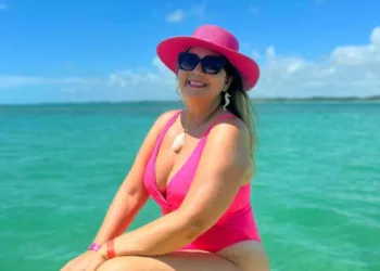 Rosangela Raulino sessentou curtindo o belíssimo litoral brasileiro
