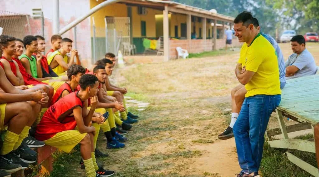 Deputado Roberto Duarte apresenta emendas que destinou ao futebol acreano