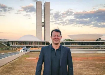 Roberto Duarte protocola requerimento na Câmara dos Deputados que cria Frente Parlamentar Mista em Defesa do Futebol Brasileiro