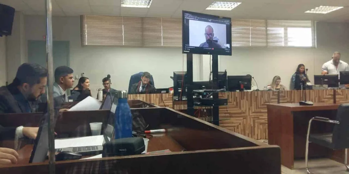 Especialista em armamento e tiro diz que policial federal efetuou 'disparos técnicos' no dia do crime 