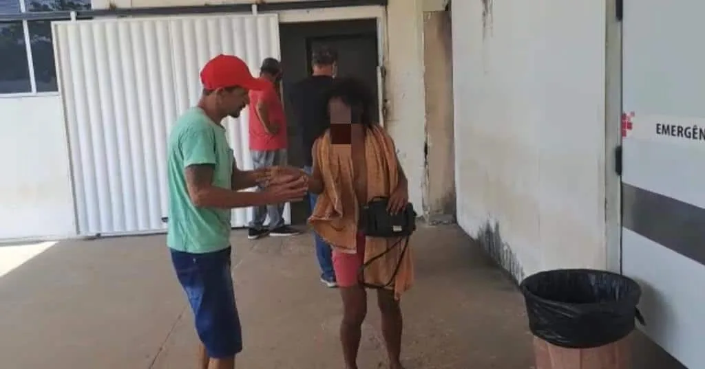 Mulher é agredida com pedaço de garrafa de vidro, após descobrir que marido foi pra motel com vizinhas