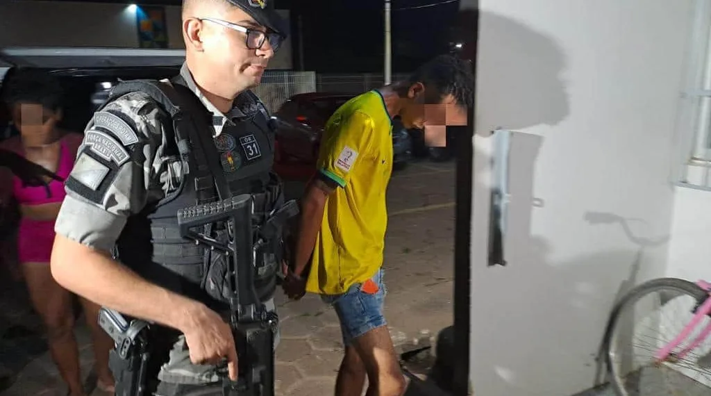 Casal é preso com drogas, arma e joias roubadas em Rio Branco