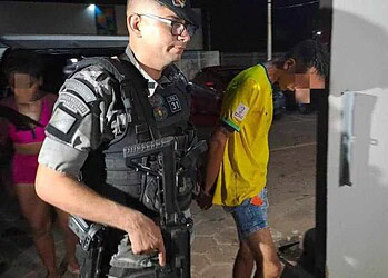 Casal é preso com drogas, arma e joias roubadas em Rio Branco