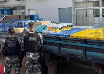 Polícia recupera carga de bebidas roubadas em Rio Branco e prende suspeitos
