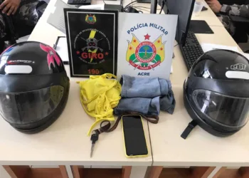 PM prende 5 foragidos da Justiça, apreende arma de fogo e recupera objetos roubados