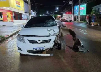 Câmera registra morte de motociclista atropelado por veículo em Brasileia
