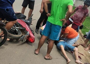 Colisão entre veículos deixa motociclista gravemente ferido