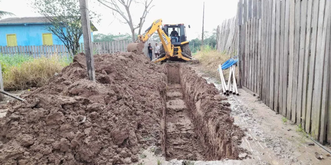 Rede de distribuição de água começa a ser instalada em Manoel Urbano