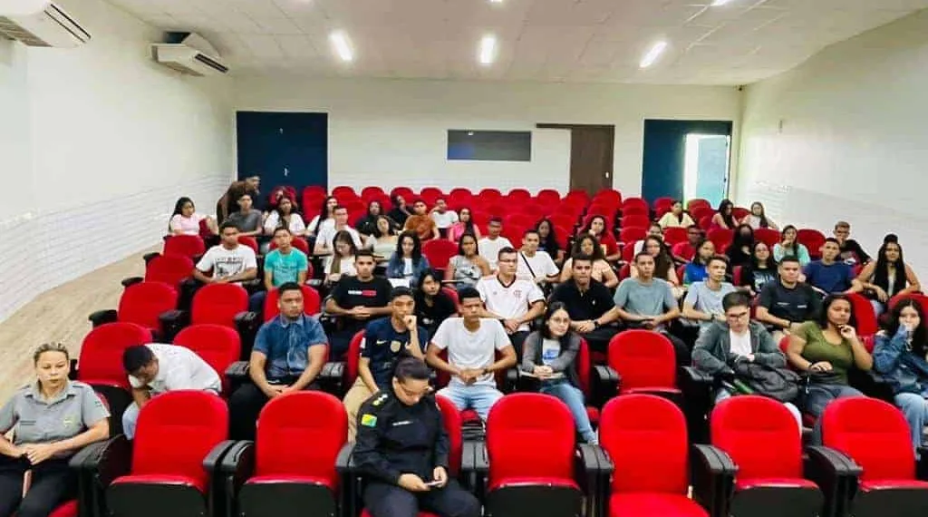 Inicialmente, 66 alunos do Ensino Médio do CMET foram contemplados. Foto: cedida