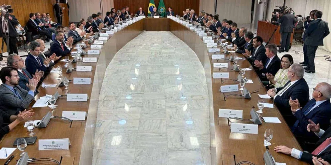 Acre reafirma defesa da democracia e da união em reunião entre governadores e o presidente da República