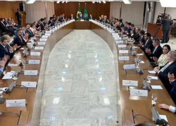 Acre reafirma defesa da democracia e da união em reunião entre governadores e o presidente da República