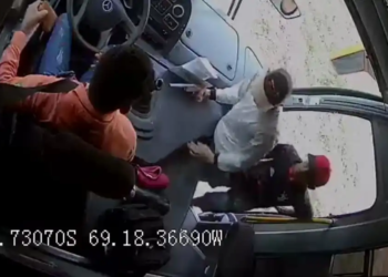 Homens armados assaltam motorista de ônibus na BR-364; veja vídeo