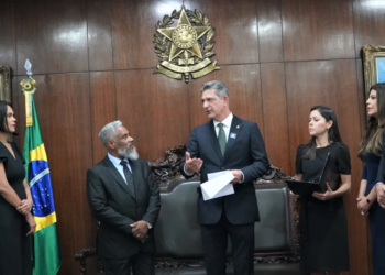 Bispo José toma posse e será senador pelo Acre por 30 dias