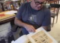 ASSISTA: Colecionador transforma acervo particular sobre a história do Acre em 'Casa Museu'