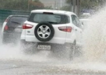 Para-dirigir-na-chuva-é-importante-diminuir-a-velocidade-Foto-internet