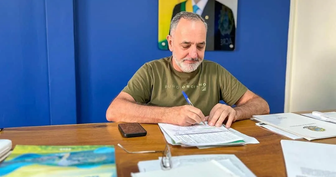 ‘Não muda nada’, diz Tchê sobre relação entre PDT e governo, após Michelle deixar liderança