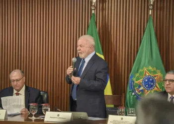 Lula se reúne com ministros para tratar da crise humanitária dos yanomamis