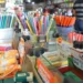 Mesmo com reajuste no preço do material escolar, comerciantes estão otimistas com vendas em 2023