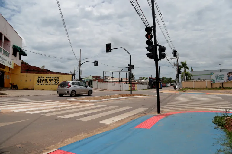 Trecho da rua Isaura Parente que terá o fluxo modificado (Foto: Val Fernandes/Assecom)