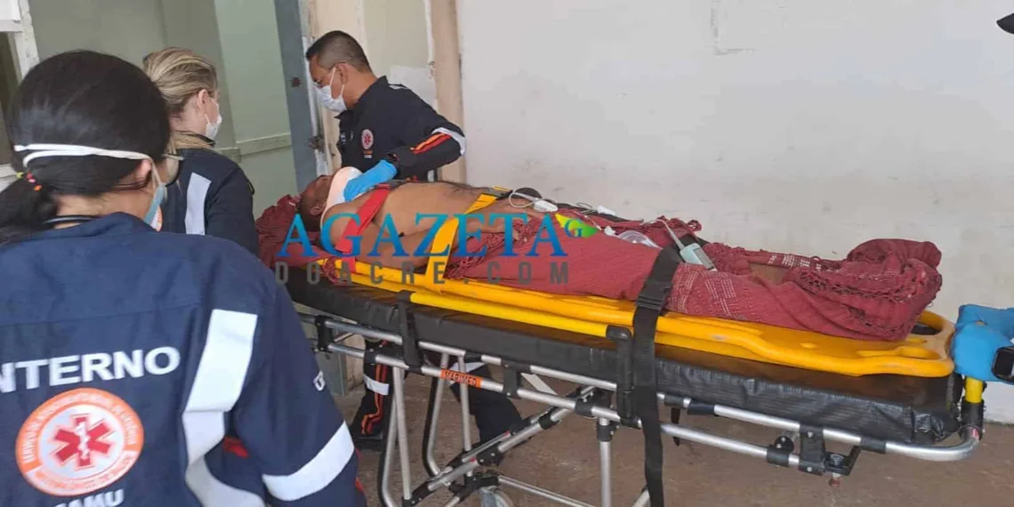 Homem tenta tirar manga, cai da árvore e é encaminhado para o pronto-socorro de Rio Branco