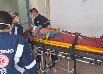 Homem tenta tirar manga, cai da árvore e é encaminhado para o pronto-socorro de Rio Branco