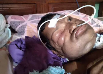 Família de paciente com câncer na laringe faz campanha para comprar cadeira de rodas