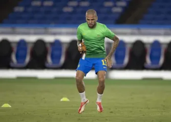 Daniel Alves: câmeras flagram jogador entrando em banheiro depois da mulher e contradizem defesa 18 Daniel Alves: câmeras flagram jogador entrando em banheiro depois da mulher e contradizem defesa