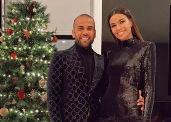 Daniel Alves recebe primeira visita da mulher, Joana Sanz, na prisão, e modelo se manifesta 3 Daniel Alves recebe primeira visita da mulher, Joana Sanz, na prisão, e modelo se manifesta