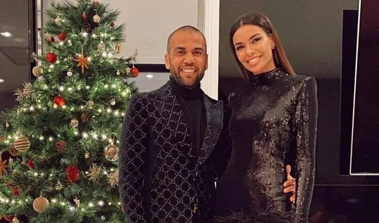 Daniel Alves recebe primeira visita da mulher, Joana Sanz, na prisão, e modelo se manifesta
