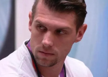 BBB 23: Cristian é 'tombado' com número de seguidores e apresentadora debocha do ex-brother: "Esse topete, eu estou pensando em cortar um pedaço..."