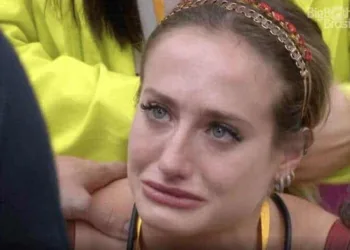 BBB23: Bruna Griphao chora após ser acusada de jogar absorvente sujo de sangue no chão do banheiro 17 BBB23: Bruna Griphao chora após ser acusada de jogar absorvente sujo de sangue no chão do banheiro
