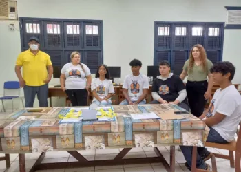 Finalistas da Feira de Ciência e Engenharia, alunos de escola do Bujari fazem campanha para participar de evento em SP