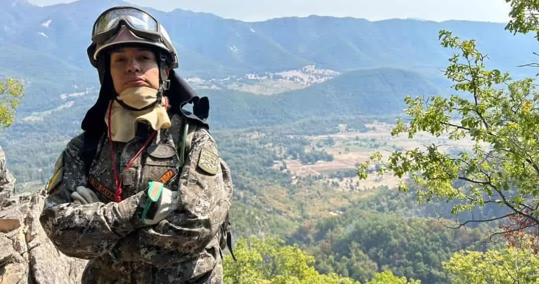 Acreana que está em missão de combate a incêndios no Chile é tradutora e porta-voz da equipe