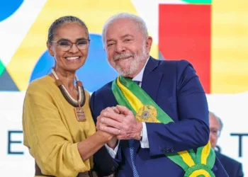 Marina Silva celebra 65 anos e presidente Lula faz homenagem: 'companheira'