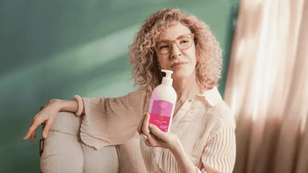 Depois de aproveitar alguns dias na Suíça, o colunista social Gigi Hanan está na França, onde está aprendendo a esquiar, com um grupo de amigos  